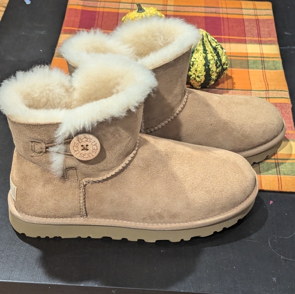UGG Women's Mini Bailey Button Boot - Picture 2 of 8